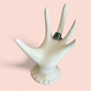 Vintage Elegant Green and Silver Ring